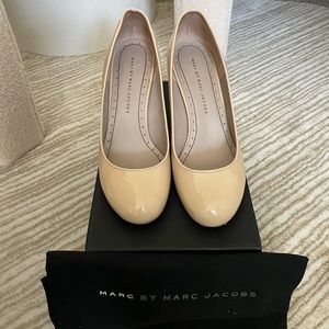 Marc Jacob Nude Patent Leather Pumps Classic Timeless Size 38 1/2